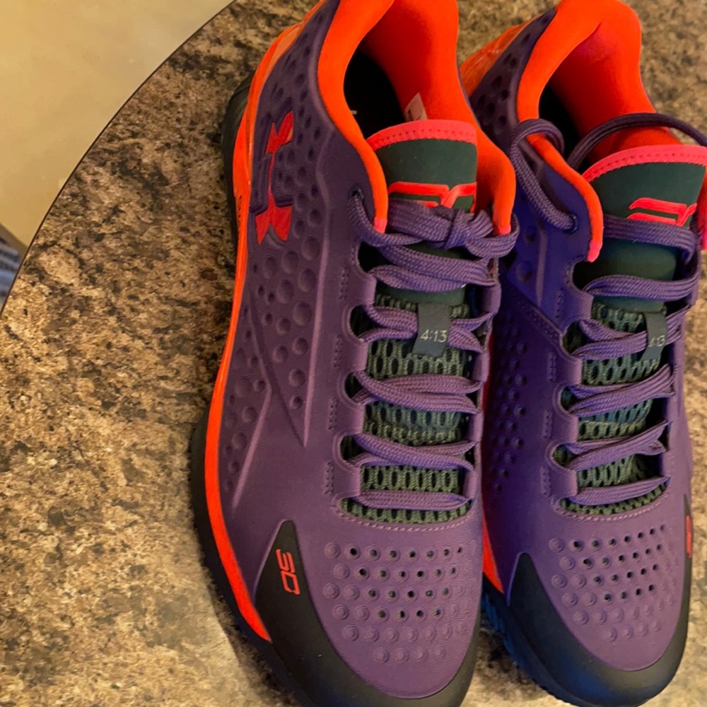 Under Armor tennis shoes